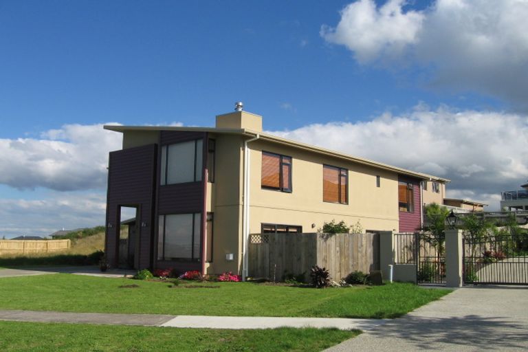 Photo of property in 24 Waikura Drive, Te Atatu Peninsula, Auckland, 0610