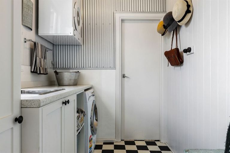 Photo of property in 1/28 Corson Avenue, Beckenham, Christchurch, 8023