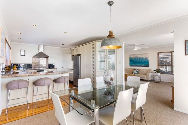 Photo of property in 8 Pounamu Place, Shelly Park, Auckland, 2014