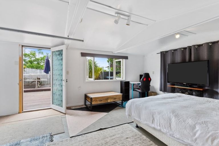 Photo of property in 32 Onewa Road, Northcote Point, Auckland, 0627