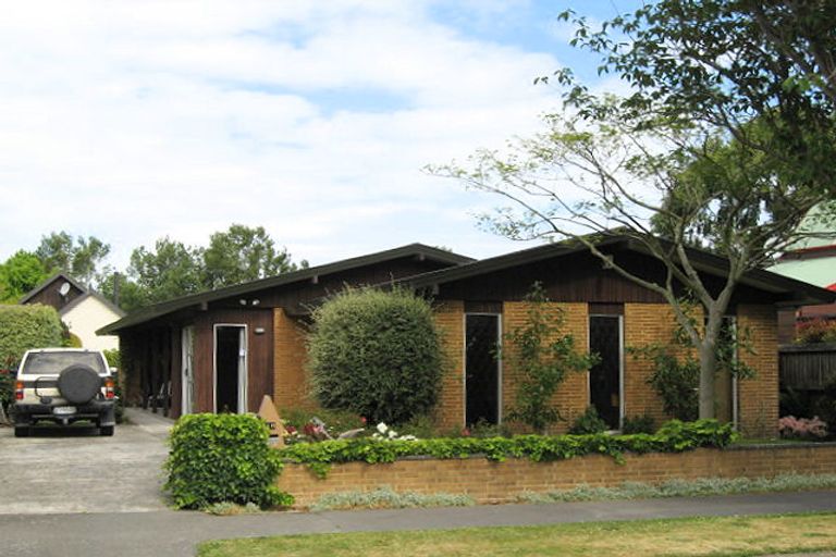Photo of property in 16 Glenharrow Avenue, Avonhead, Christchurch, 8042