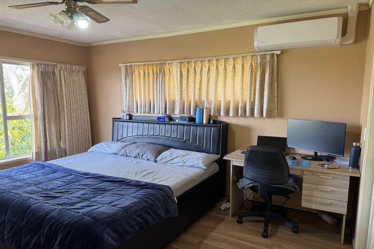 Photo of property in 12 Spence Road, Henderson, Auckland, 0612