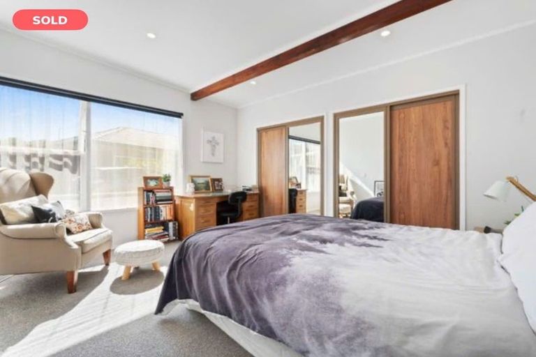 Photo of property in 1 Sexton Place, Manurewa East, Auckland, 2102