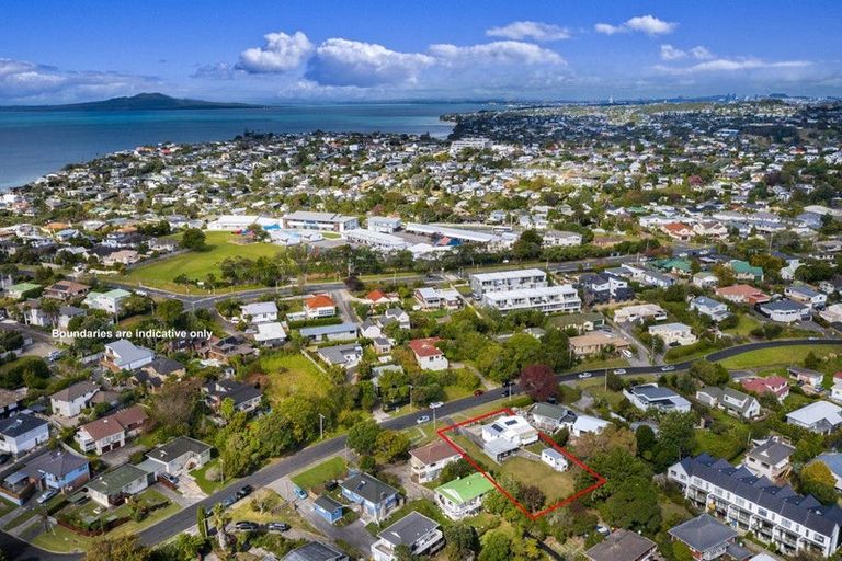Photo of property in 21 Philson Terrace, Browns Bay, Auckland, 0630