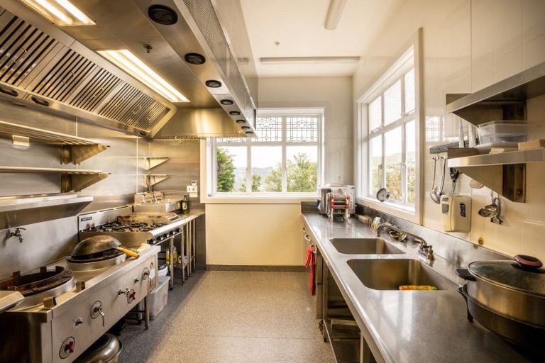 Photo of property in 141 Hackthorne Road, Cashmere, Christchurch, 8022