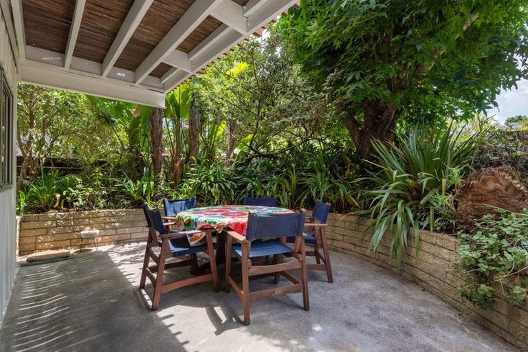 Photo of property in 10 Lyons Avenue, Murrays Bay, Auckland, 0630