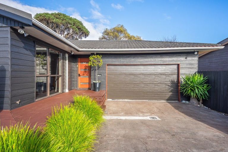 Photo of property in 16 The Avenue, Paraparaumu Beach, Paraparaumu, 5032