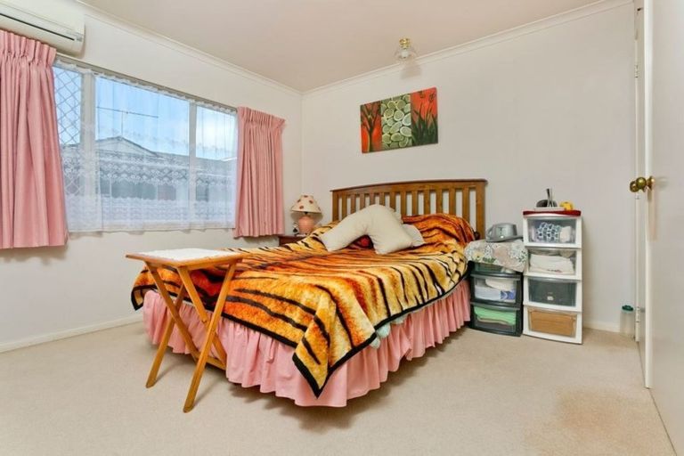 Photo of property in 2/80 Bentley Avenue, Glenfield, Auckland, 0629