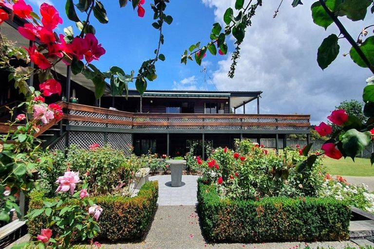 Photo of property in 76 Brick Bay Drive, Sandspit, Warkworth, 0982