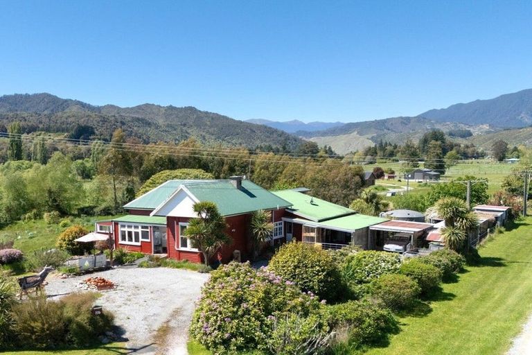 Photo of property in 28 Grey Street, Murchison, 7007