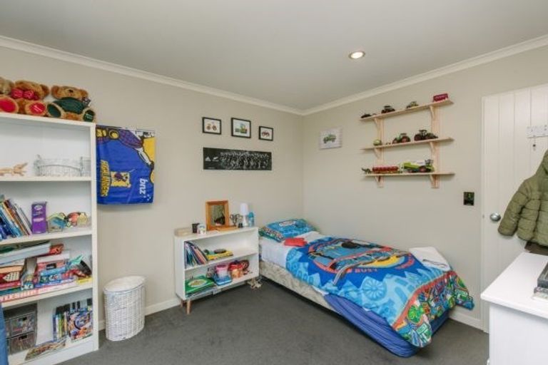 Photo of property in 15 Drake Place, Lake Hawea, Wanaka, 9382