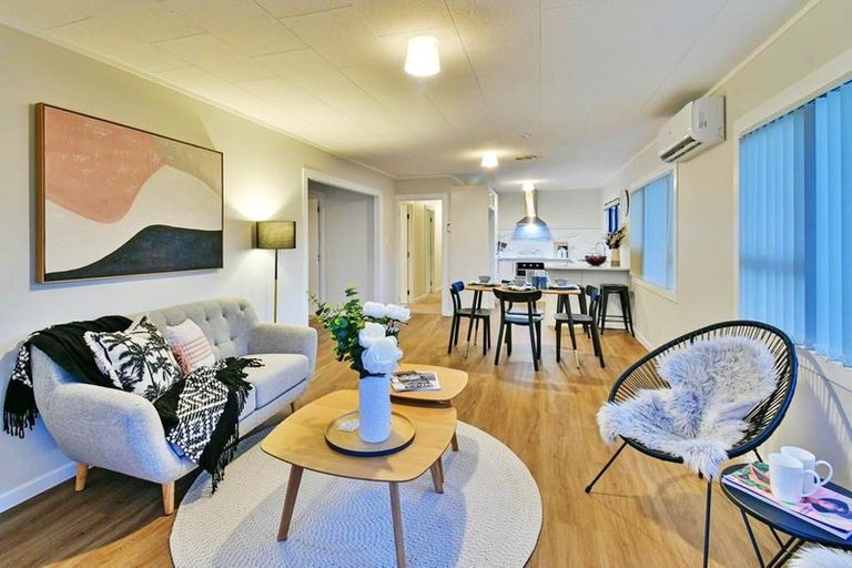 Photo of property in 1/15 Secretariat Place, Randwick Park, Auckland, 2105