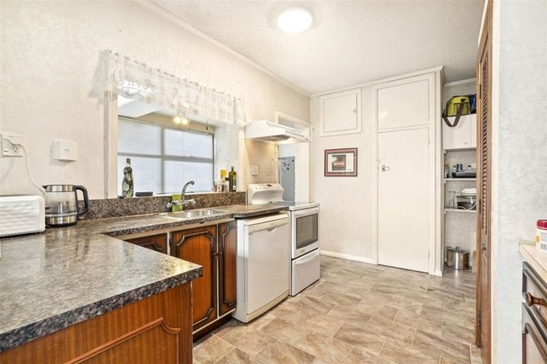 Photo of property in 335 Cambridge Road, Hillcrest, Hamilton, 3216