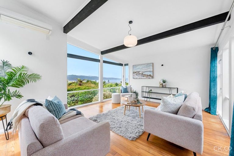 Photo of property in 34 Miromiro Road, Normandale, Lower Hutt, 5010