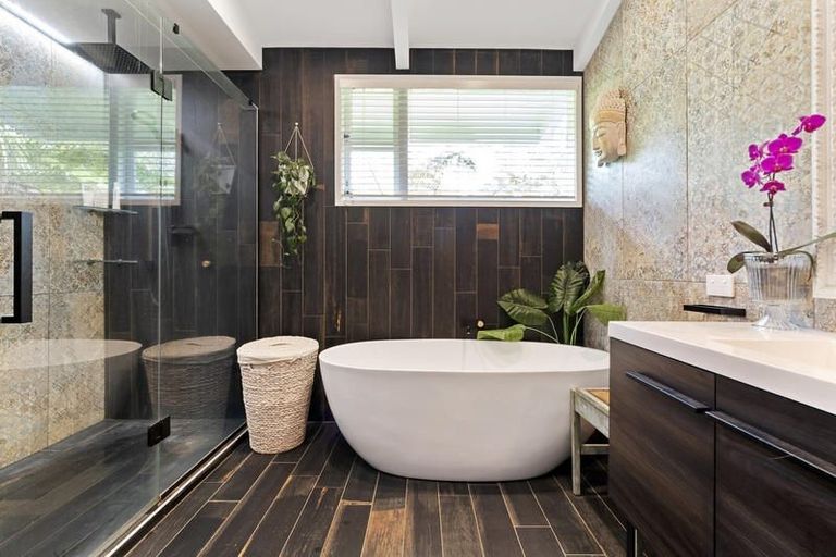 Photo of property in 42a Colmar Road, Mellons Bay, Auckland, 2014