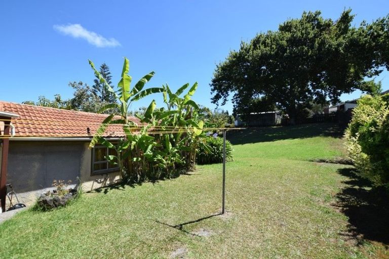 Photo of property in 25 Stottholm Road, Titirangi, Auckland, 0604