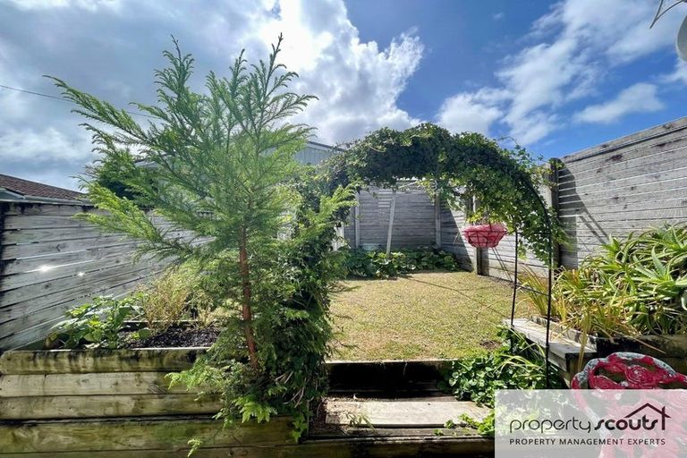 Photo of property in 119 Pioneer Road, Moturoa, New Plymouth, 4310