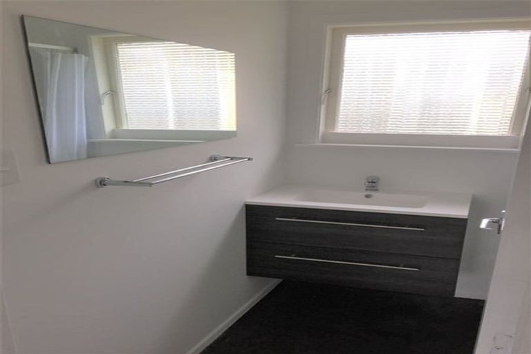 Photo of property in 143 Newlands Road, Newlands, Wellington, 6037