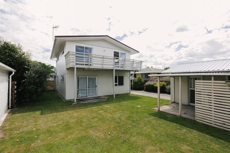 Photo of property in 53 Wikiriwhi Crescent, Awapuni, Palmerston North, 4412