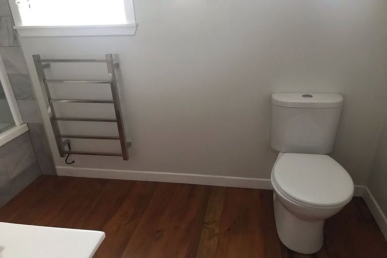 Photo of property in 2 Turenne Street, Inner Kaiti, Gisborne, 4010