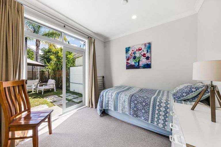 Photo of property in 7f Clearwater Cove, West Harbour, Auckland, 0618