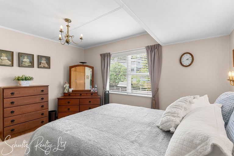 Photo of property in 25 Whaka Street, Maungaturoto, 0520