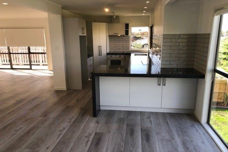 Photo of property in 2/12 Stanley Avenue, Milford, Auckland, 0620