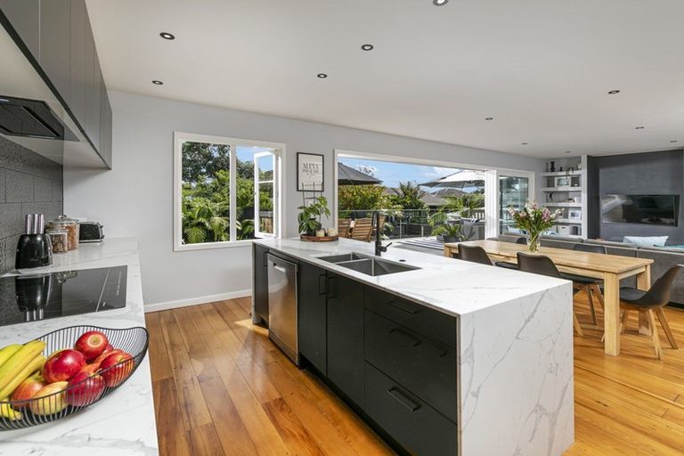 Photo of property in 1 Hanlon Crescent, Narrow Neck, Auckland, 0624