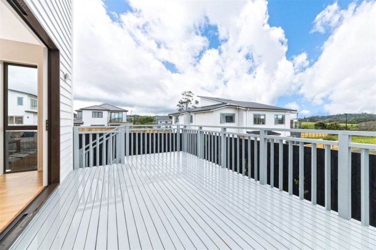 Photo of property in 25 Craigs Way, Hobsonville, Auckland, 0616