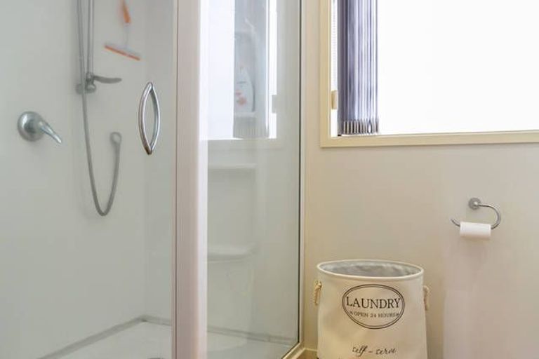 Photo of property in 24a Korotaha Terrace, Rothesay Bay, Auckland, 0630