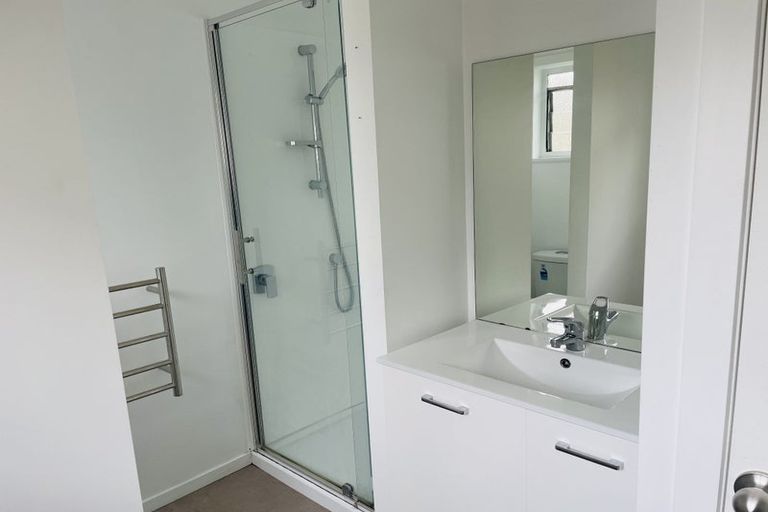 Photo of property in 3/122 Archers Road, Glenfield, Auckland, 0629