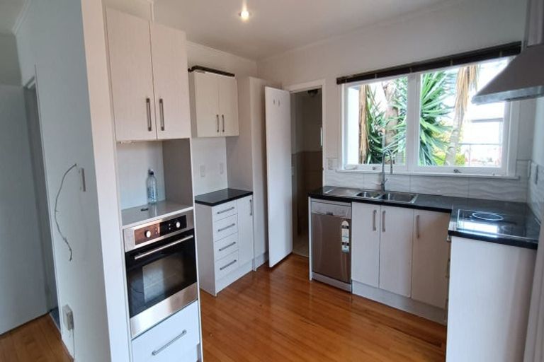 Photo of property in 2/265 Massey Road, Mangere East, Auckland, 2024