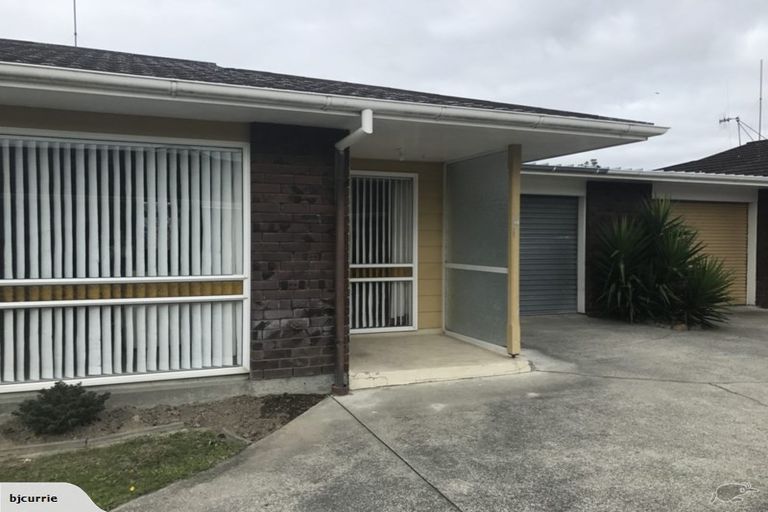 Photo of property in 12-12a Cecil Place, Cloverlea, Palmerston North, 4412