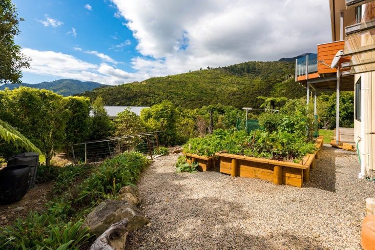 Photo of property in 3 Ruataniwha Place, Okiwi Bay, French Pass, 7193