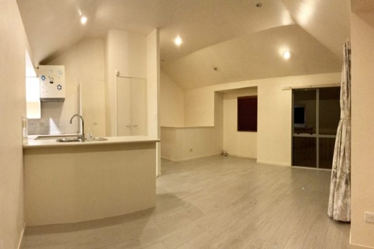 Photo of property in 2/51 Archers Road, Hillcrest, Auckland, 0629