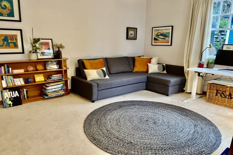 Photo of property in 58 Glen Road, Kelburn, Wellington, 6012