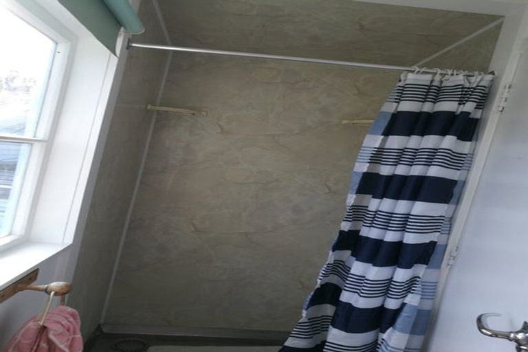 Photo of property in 104 Parkvale Road, Karori, Wellington, 6012