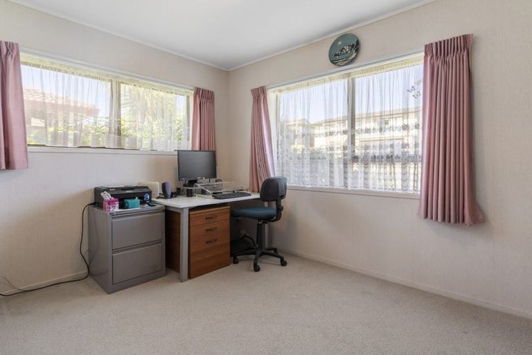 Photo of property in 16 Clipper Place, Shelly Park, Auckland, 2014