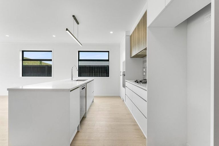 Photo of property in 35 Overton Street, Rototuna North, 3210