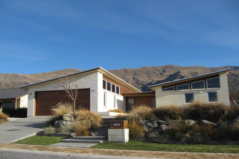 Photo of property in 4 Hyland Street, Wanaka, 9305