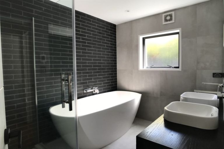 Photo of property in 2/92 Churchill Road, Murrays Bay, Auckland, 0630