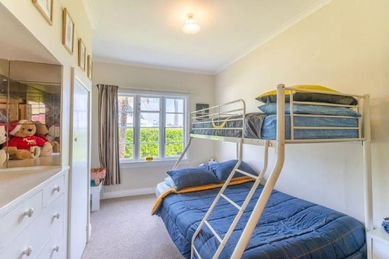 Photo of property in 2 Hinemoa Street, Paraparaumu, 5032