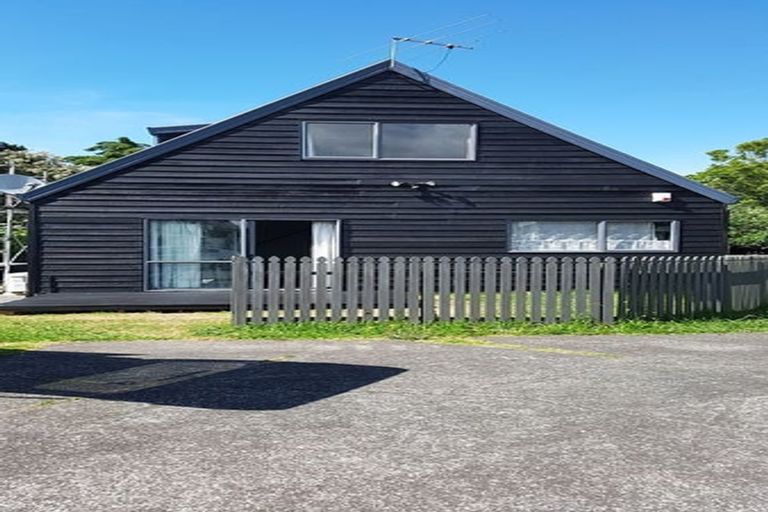 Photo of property in 15 Caspian Close, New Lynn, Auckland, 0600