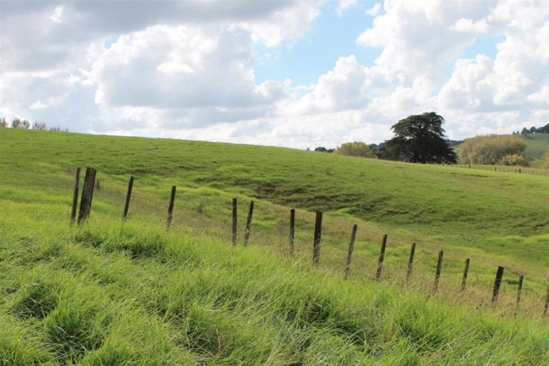 Photo of property in 16 Matai Drive, Maungaturoto, 0520