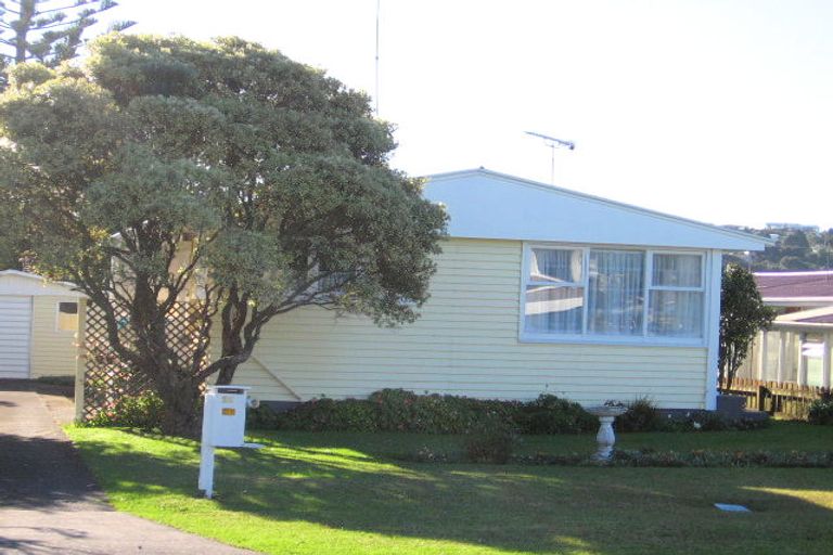Photo of property in 11 West Hoe Road, Orewa, 0931