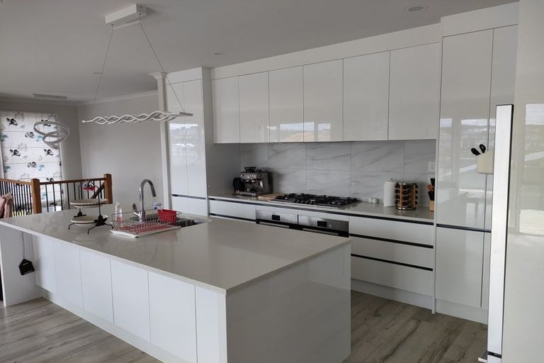 Photo of property in 23 Maka Terrace, Orewa, 0931