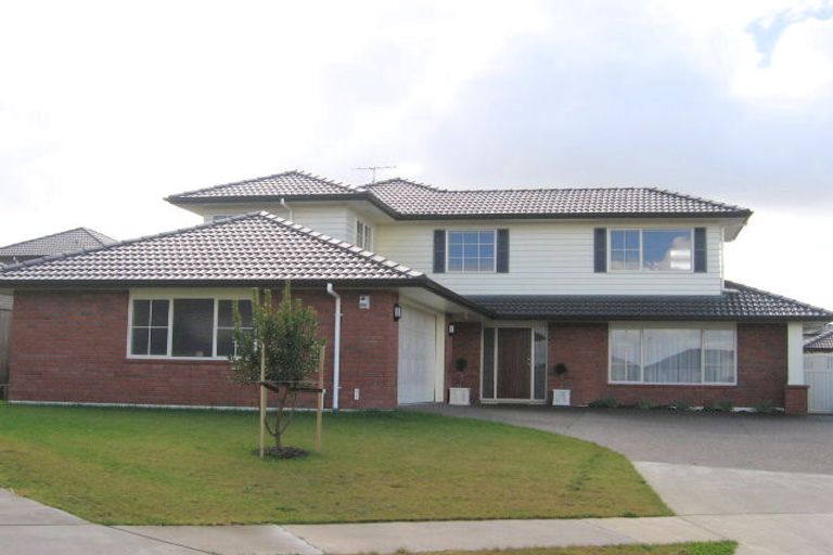 Photo of property in 17 Speyside Crescent, Flat Bush, Auckland, 2016