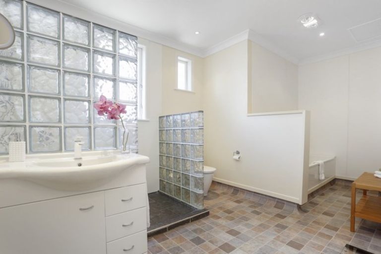 Photo of property in 1/5 Wellesley Road, Mangere Bridge, Auckland, 2022