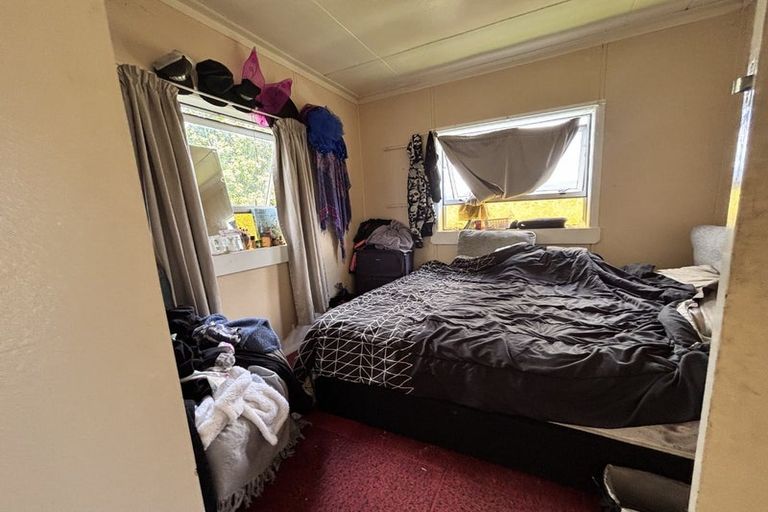 Photo of property in 1/869 East Coast Road, Northcross, Auckland, 0632