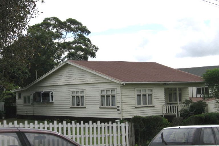 Photo of property in 11 Miro Street, New Lynn, Auckland, 0600